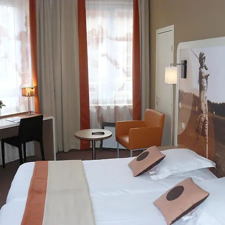 Red Fox Hotel
