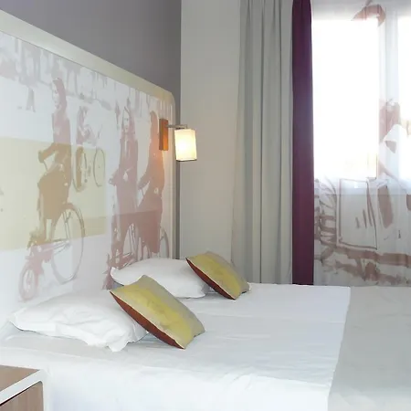 Otel Red Fox