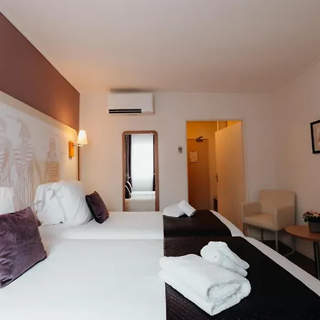 Red Fox Hotel 3*