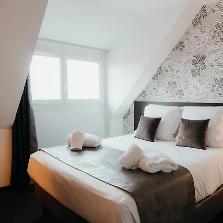 Red Fox Hotel