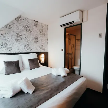 Red Fox Hotel 3*