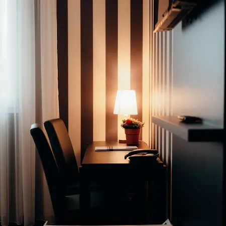 Red Fox Hotel