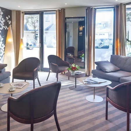 Red Fox Hotel 3*