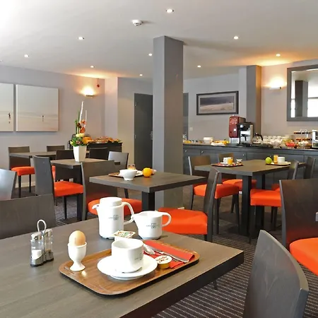 Otel Red Fox