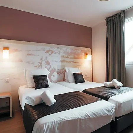 Otel Red Fox