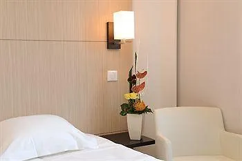 Red Fox Hotel